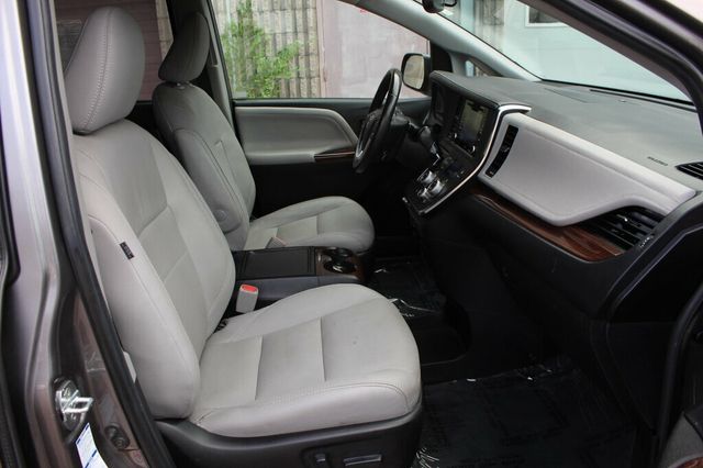 2018 Toyota Sienna ONE OWNER AWD LIMITED W/ NAVIGATION, LEATHER, MOONROOF - 23042602 - 6