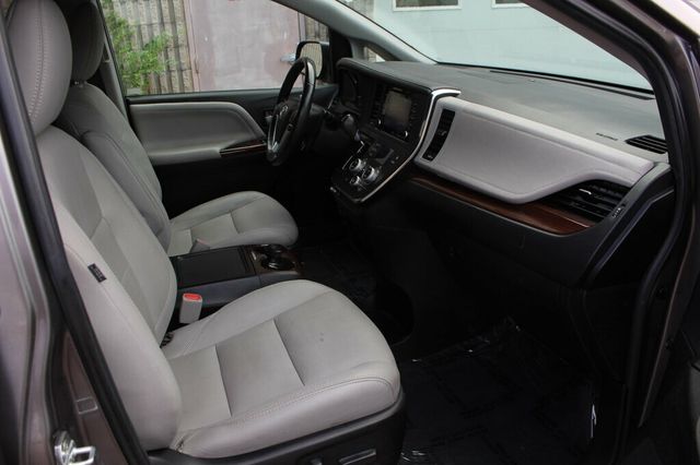 2018 Toyota Sienna ONE OWNER AWD LIMITED W/ NAVIGATION, LEATHER, MOONROOF - 23042602 - 7