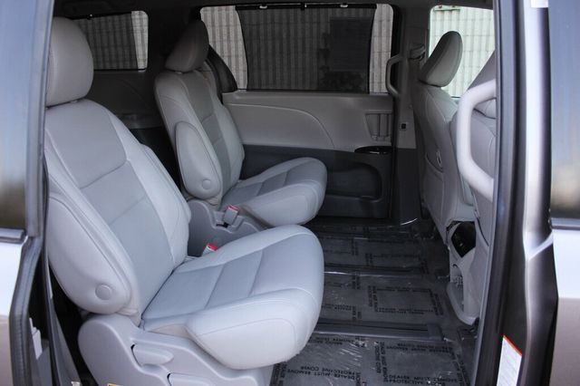 2018 Toyota Sienna ONE OWNER AWD XLE PREMIUM  - 23075583 - 9