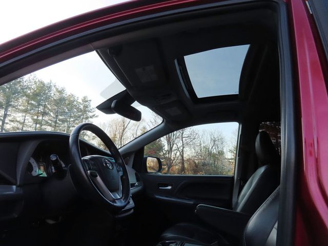 2018 Toyota Sienna SE FWD 8-Passenger - 23006227 - 9