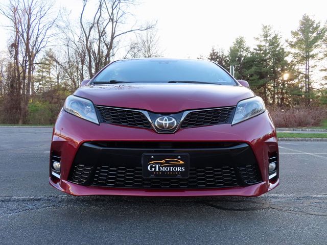 2018 Toyota Sienna SE FWD 8-Passenger - 23006227 - 1