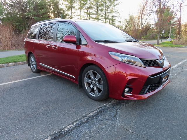 2018 Toyota Sienna SE FWD 8-Passenger - 23006227 - 19