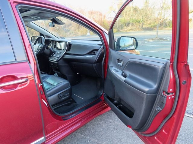 2018 Toyota Sienna SE FWD 8-Passenger - 23006227 - 21