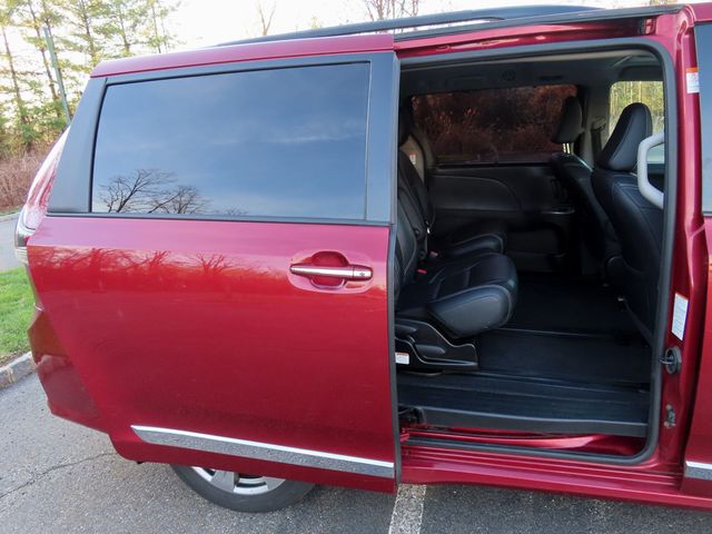 2018 Toyota Sienna SE FWD 8-Passenger - 23006227 - 24