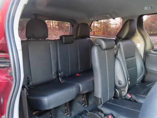 2018 Toyota Sienna SE FWD 8-Passenger - 23006227 - 27