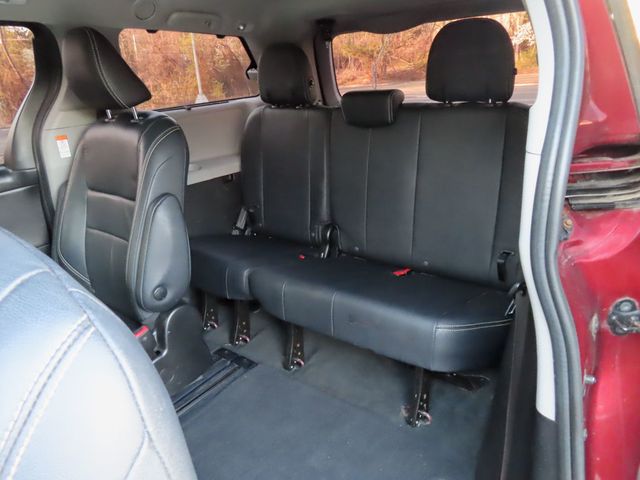 2018 Toyota Sienna SE FWD 8-Passenger - 23006227 - 33