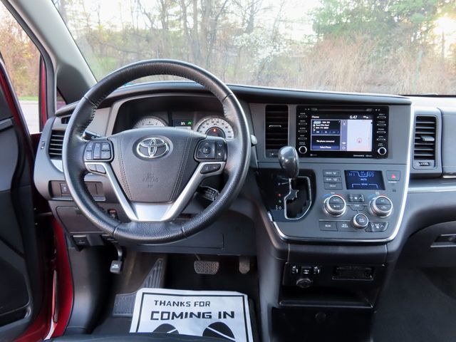 2018 Toyota Sienna SE FWD 8-Passenger - 23006227 - 35