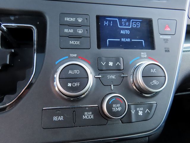 2018 Toyota Sienna SE FWD 8-Passenger - 23006227 - 42