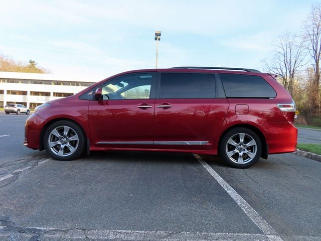 2018 Toyota Sienna SE FWD 8-Passenger - 23006227 - 4