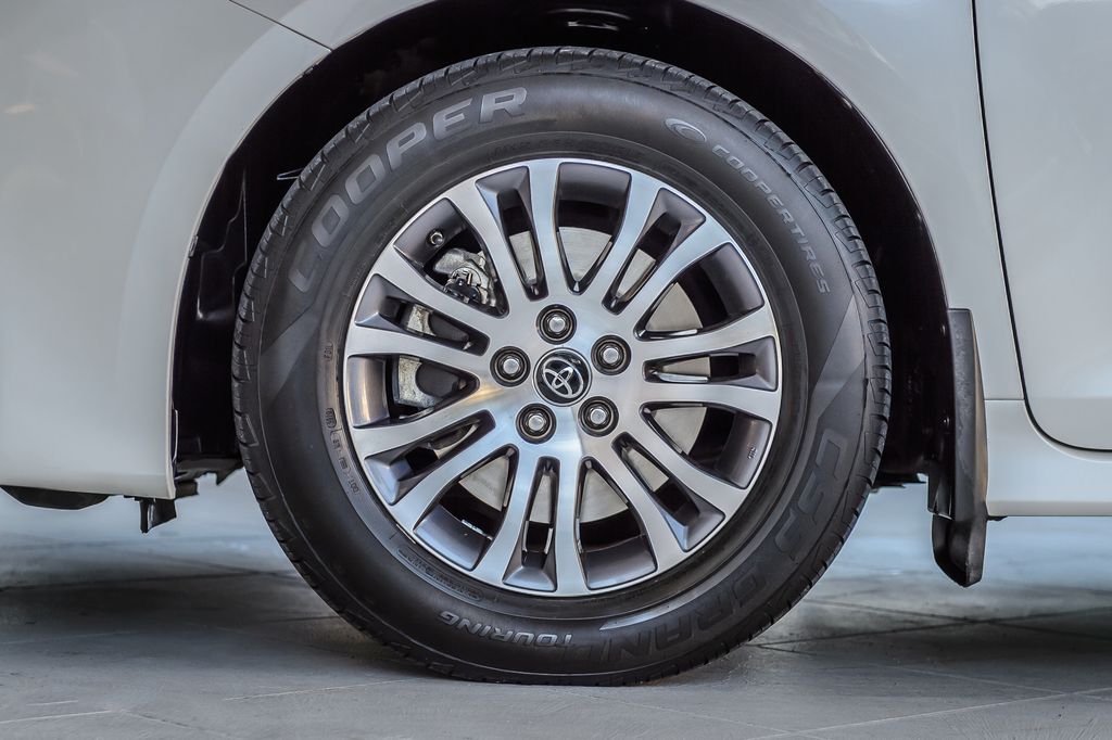 2018 Toyota Sienna SIENNA XLE PREMIUM - LEATHER - NAV - THIRD ROW - GORGEOUS - 22982877 - 12