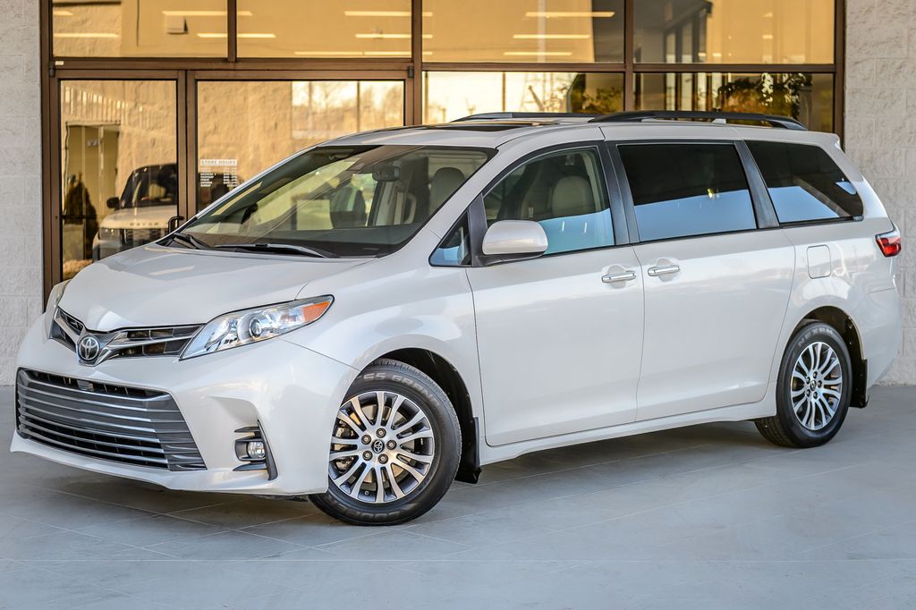 2018 Toyota Sienna SIENNA XLE PREMIUM - LEATHER - NAV - THIRD ROW - GORGEOUS - 22982877 - 1