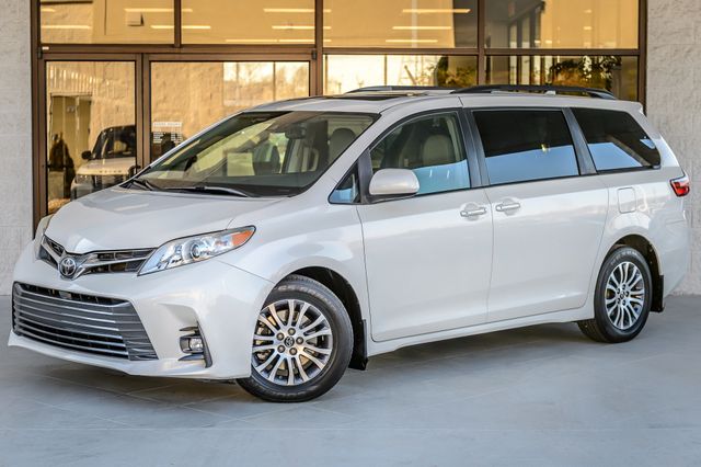 2018 Toyota Sienna SIENNA XLE PREMIUM - LEATHER - NAV - THIRD ROW - GORGEOUS - 22982877 - 1