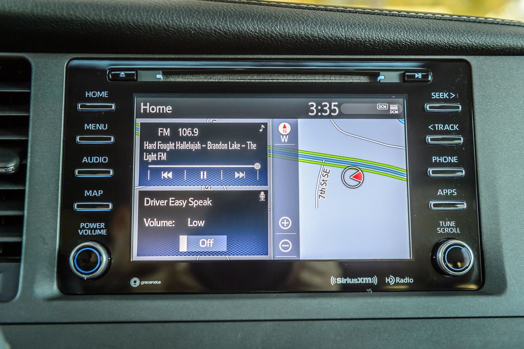 2018 Toyota Sienna SIENNA XLE PREMIUM - LEATHER - NAV - THIRD ROW - GORGEOUS - 22982877 - 19