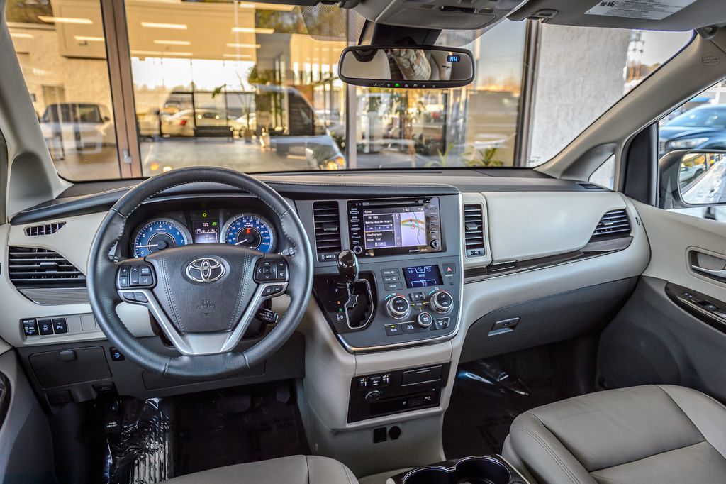 2018 Toyota Sienna SIENNA XLE PREMIUM - LEATHER - NAV - THIRD ROW - GORGEOUS - 22982877 - 24