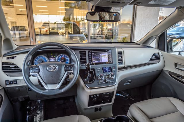 2018 Toyota Sienna SIENNA XLE PREMIUM - LEATHER - NAV - THIRD ROW - GORGEOUS - 22982877 - 24