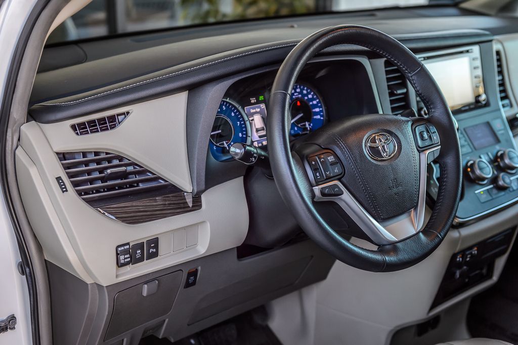 2018 Toyota Sienna SIENNA XLE PREMIUM - LEATHER - NAV - THIRD ROW - GORGEOUS - 22982877 - 25