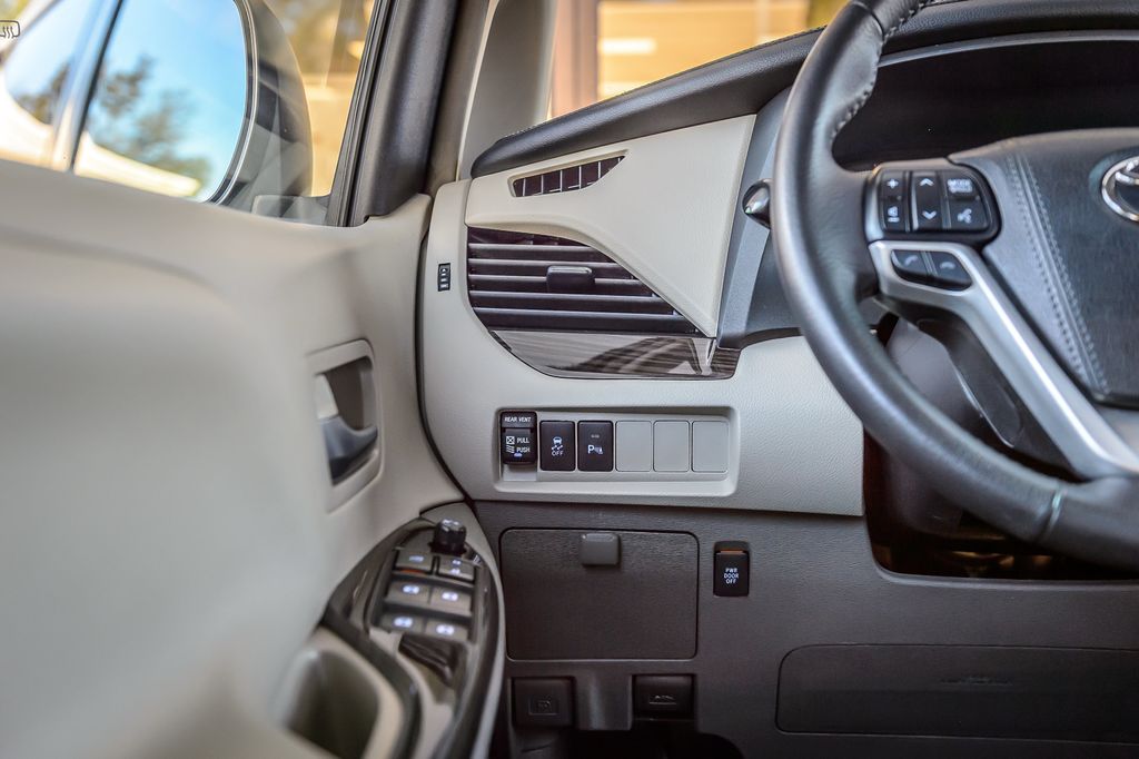 2018 Toyota Sienna SIENNA XLE PREMIUM - LEATHER - NAV - THIRD ROW - GORGEOUS - 22982877 - 26