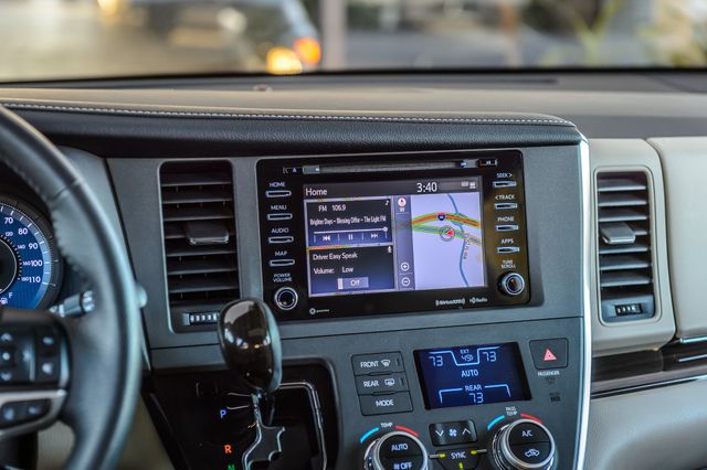 2018 Toyota Sienna SIENNA XLE PREMIUM - LEATHER - NAV - THIRD ROW - GORGEOUS - 22982877 - 28