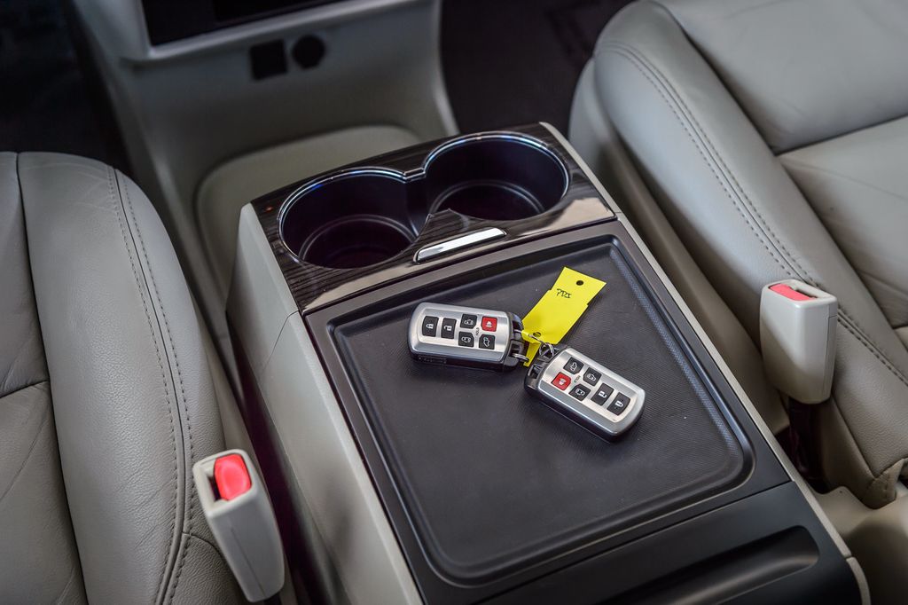 2018 Toyota Sienna SIENNA XLE PREMIUM - LEATHER - NAV - THIRD ROW - GORGEOUS - 22982877 - 31