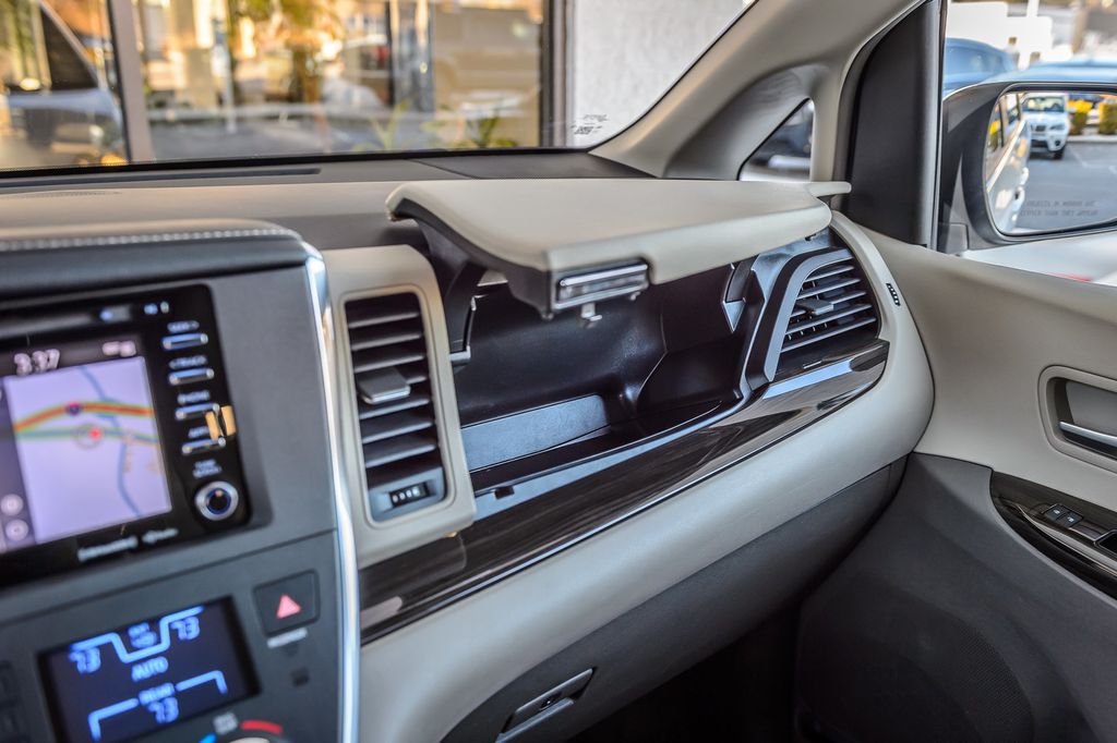 2018 Toyota Sienna SIENNA XLE PREMIUM - LEATHER - NAV - THIRD ROW - GORGEOUS - 22982877 - 35