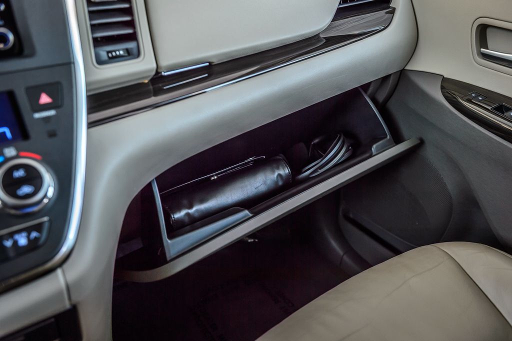 2018 Toyota Sienna SIENNA XLE PREMIUM - LEATHER - NAV - THIRD ROW - GORGEOUS - 22982877 - 36