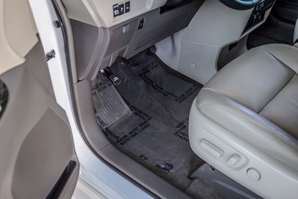 2018 Toyota Sienna SIENNA XLE PREMIUM - LEATHER - NAV - THIRD ROW - GORGEOUS - 22982877 - 41