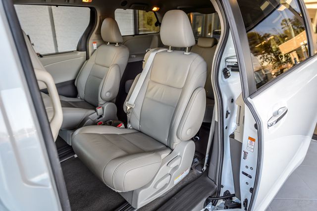 2018 Toyota Sienna SIENNA XLE PREMIUM - LEATHER - NAV - THIRD ROW - GORGEOUS - 22982877 - 43