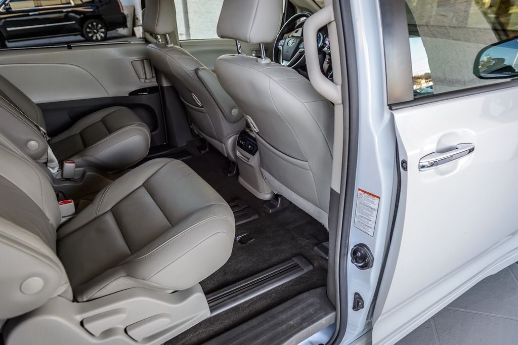 2018 Toyota Sienna SIENNA XLE PREMIUM - LEATHER - NAV - THIRD ROW - GORGEOUS - 22982877 - 45