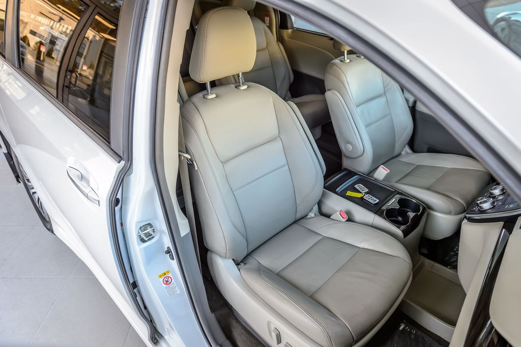 2018 Toyota Sienna SIENNA XLE PREMIUM - LEATHER - NAV - THIRD ROW - GORGEOUS - 22982877 - 46