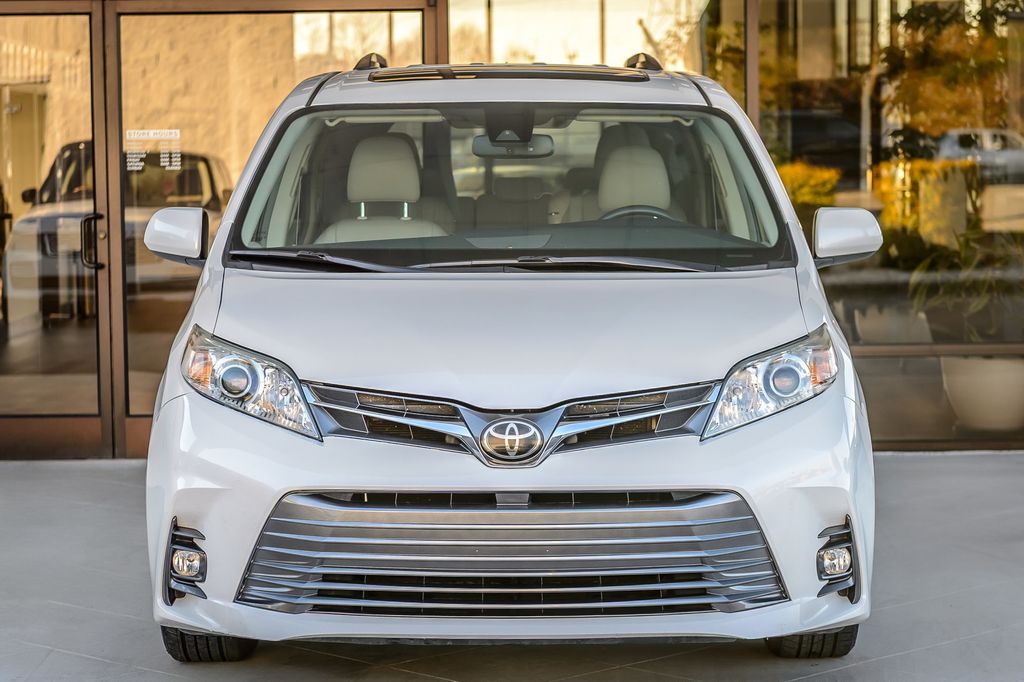 2018 Toyota Sienna SIENNA XLE PREMIUM - LEATHER - NAV - THIRD ROW - GORGEOUS - 22982877 - 4