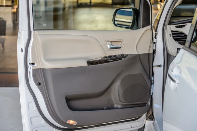 2018 Toyota Sienna SIENNA XLE PREMIUM - LEATHER - NAV - THIRD ROW - GORGEOUS - 22982877 - 49