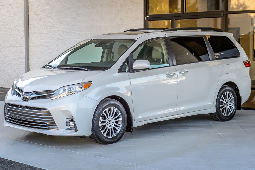 2018 Toyota Sienna SIENNA XLE PREMIUM - LEATHER - NAV - THIRD ROW - GORGEOUS - 22982877 - 5