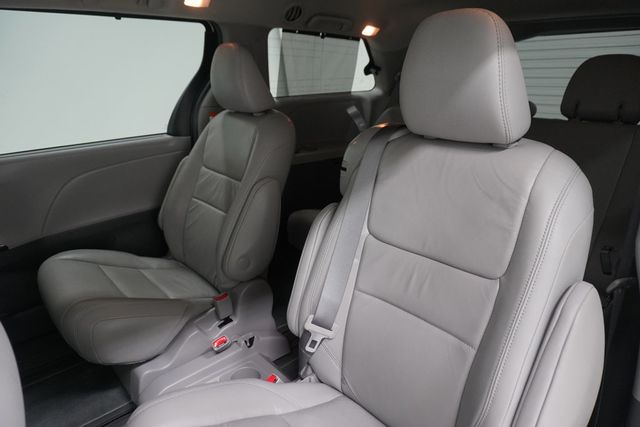 2018 Toyota Sienna XLE Automatic Access Seat FWD 7-Passenger - 22946429 - 10