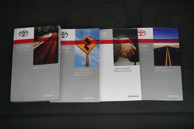 2018 Toyota Sienna XLE Automatic Access Seat FWD 7-Passenger - 22946429 - 24