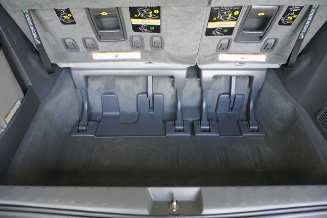 2018 Toyota Sienna XLE Automatic Access Seat FWD 7-Passenger - 22946429 - 25