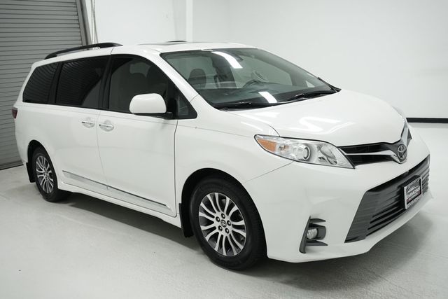 2018 Toyota Sienna XLE Automatic Access Seat FWD 7-Passenger - 22946429 - 2