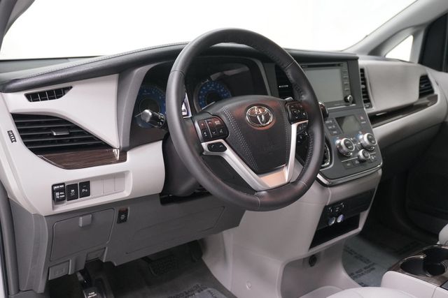 2018 Toyota Sienna XLE Automatic Access Seat FWD 7-Passenger - 22946429 - 7