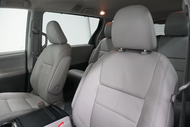 2018 Toyota Sienna XLE Automatic Access Seat FWD 7-Passenger - 22946429 - 8