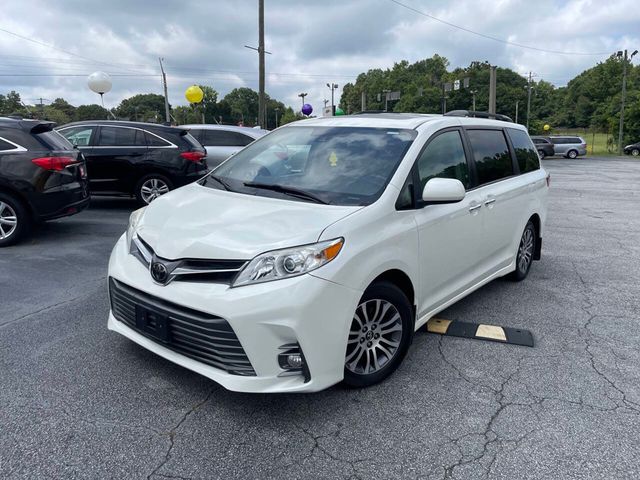 2018 Toyota Sienna XLE Automatic Access Seat FWD 7-Passenger - 22893474 - 0