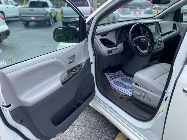 2018 Toyota Sienna XLE Automatic Access Seat FWD 7-Passenger - 22893474 - 10