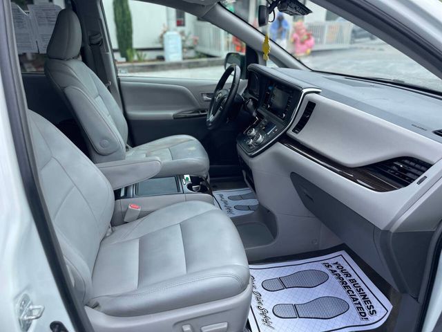 2018 Toyota Sienna XLE Automatic Access Seat FWD 7-Passenger - 22893474 - 12