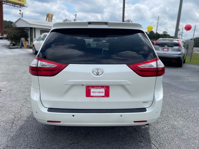 2018 Toyota Sienna XLE Automatic Access Seat FWD 7-Passenger - 22893474 - 13