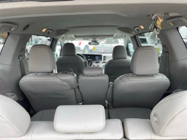 2018 Toyota Sienna XLE Automatic Access Seat FWD 7-Passenger - 22893474 - 15