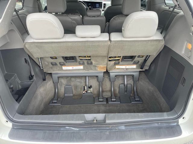 2018 Toyota Sienna XLE Automatic Access Seat FWD 7-Passenger - 22893474 - 16