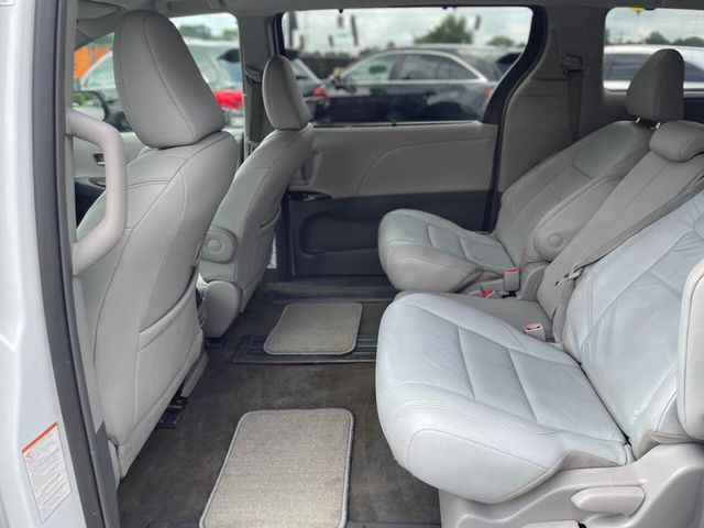 2018 Toyota Sienna XLE Automatic Access Seat FWD 7-Passenger - 22893474 - 18