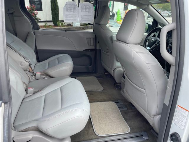2018 Toyota Sienna XLE Automatic Access Seat FWD 7-Passenger - 22893474 - 22