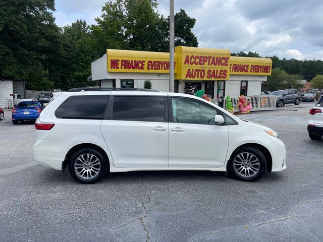 2018 Toyota Sienna XLE Automatic Access Seat FWD 7-Passenger - 22893474 - 24