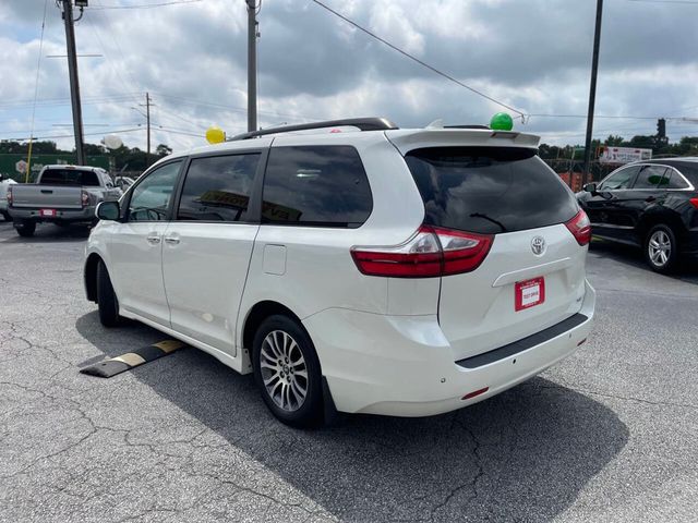 2018 Toyota Sienna XLE Automatic Access Seat FWD 7-Passenger - 22893474 - 4