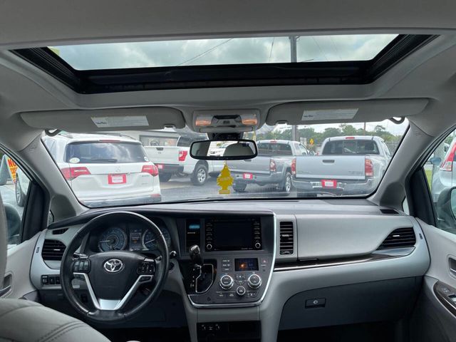 2018 Toyota Sienna XLE Automatic Access Seat FWD 7-Passenger - 22893474 - 6