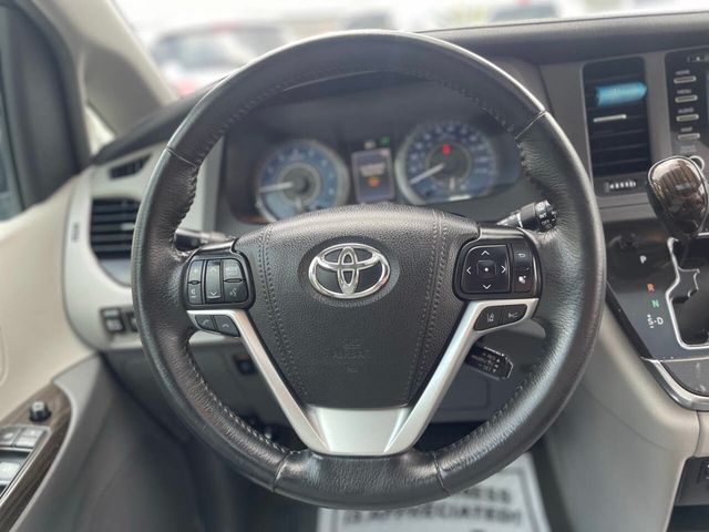 2018 Toyota Sienna XLE Automatic Access Seat FWD 7-Passenger - 22893474 - 7